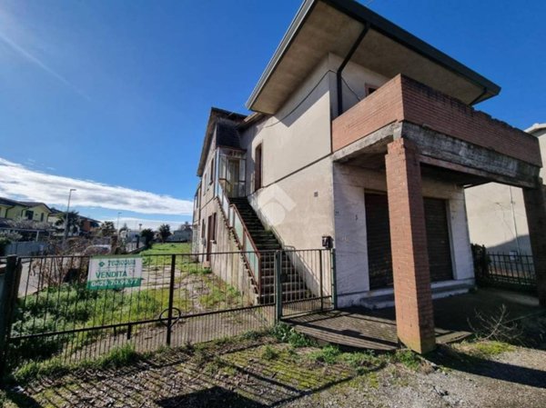 casa indipendente in vendita a Solesino