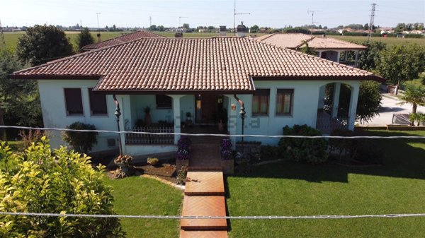 casa indipendente in vendita a Solesino