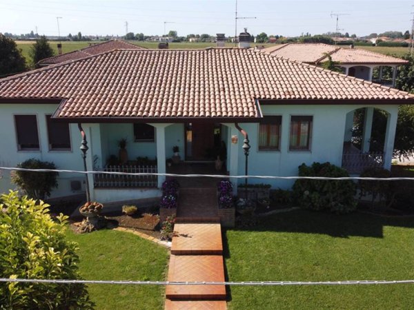 casa indipendente in vendita a Solesino