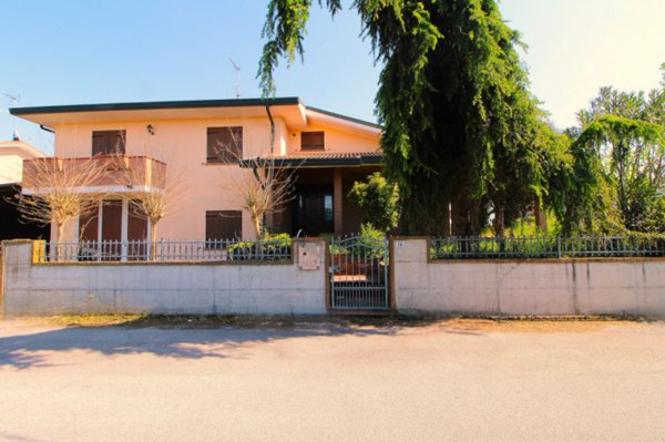 casa indipendente in vendita a Solesino