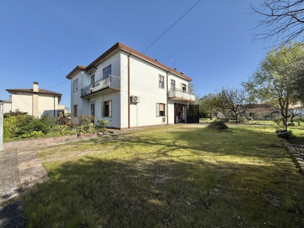 casa indipendente in vendita a Solesino