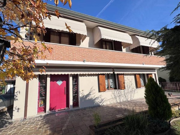 casa indipendente in vendita a Solesino