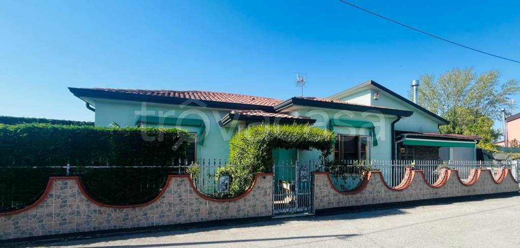 casa indipendente in vendita a Solesino