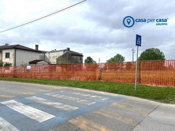 terreno edificabile in vendita a Solesino