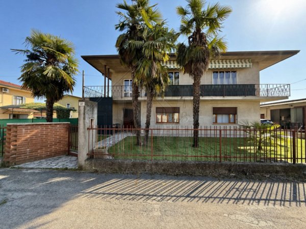 casa indipendente in vendita a Solesino