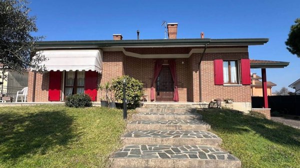 casa indipendente in vendita a Solesino