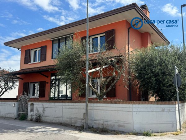 casa indipendente in vendita a Solesino