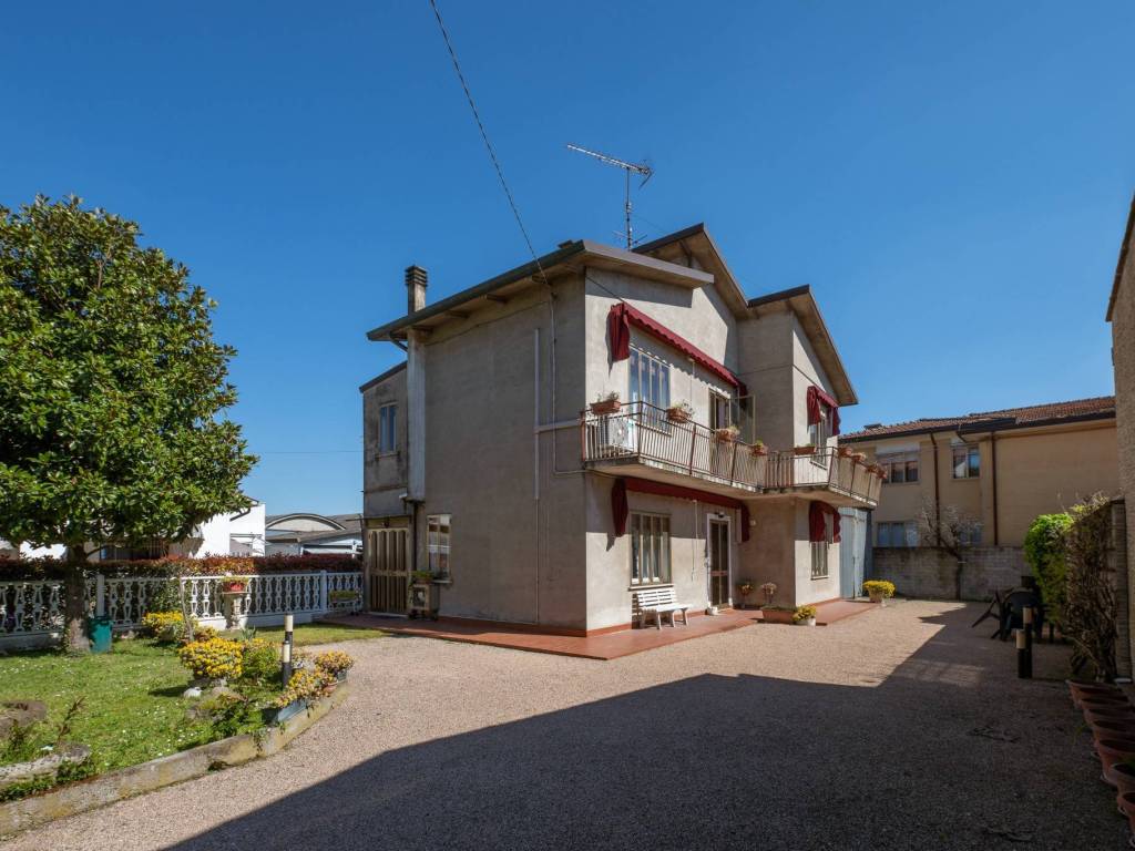 casa indipendente in vendita a Solesino