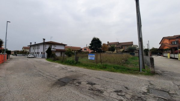 terreno in vendita a Solesino