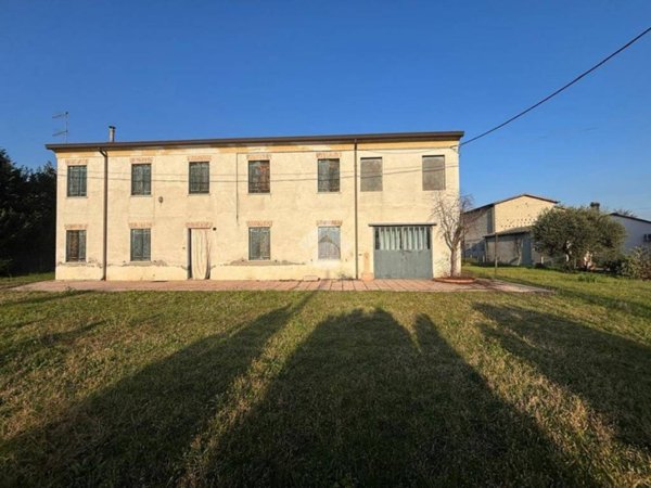 casa indipendente in vendita a Solesino