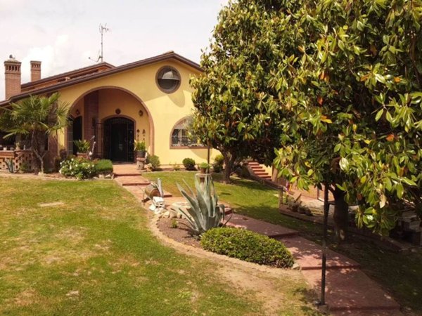 casa indipendente in vendita a Solesino