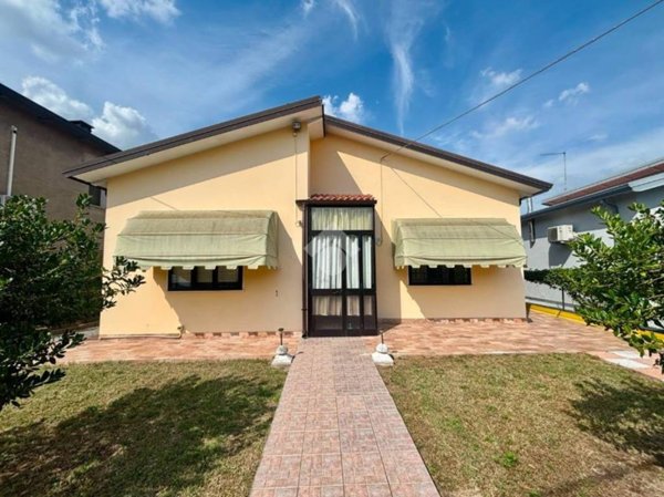casa indipendente in vendita a Solesino