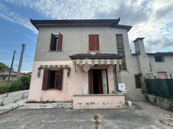 casa indipendente in vendita a Solesino