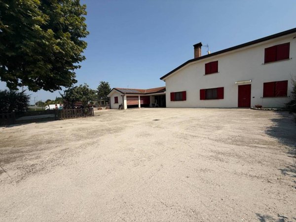 casa indipendente in vendita a Solesino in zona Arteselle