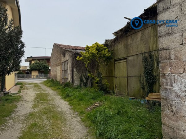 locale commerciale in vendita a Solesino