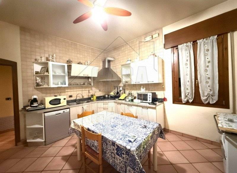 casa indipendente in vendita a Solesino