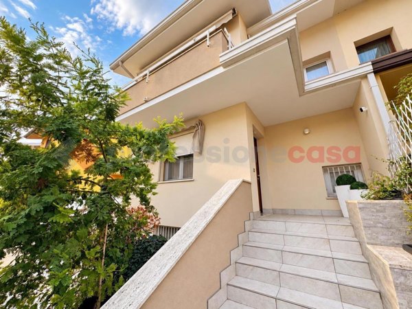 casa indipendente in vendita a Solesino