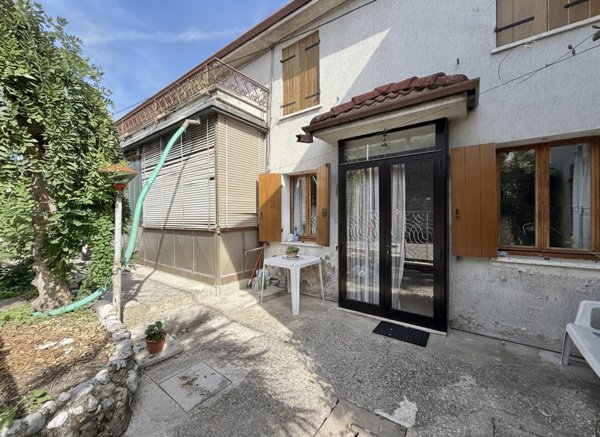 casa indipendente in vendita a Solesino