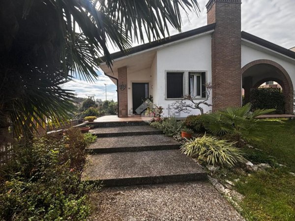 casa indipendente in vendita a Stanghella