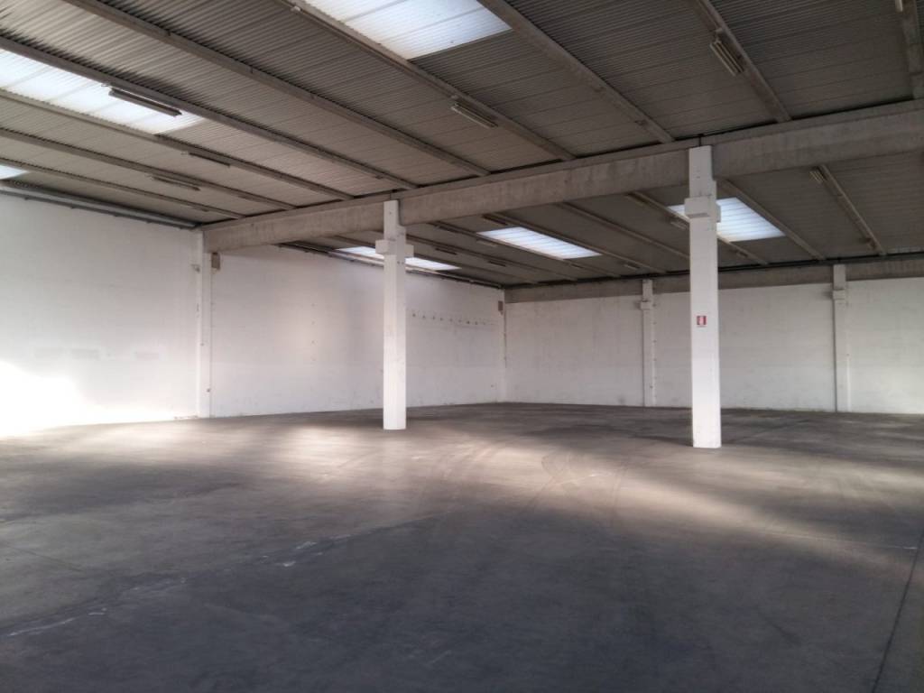 locale commerciale in vendita a Stanghella