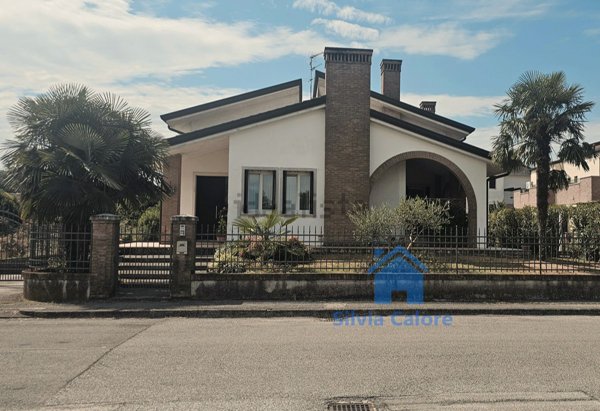 casa indipendente in vendita a Stanghella