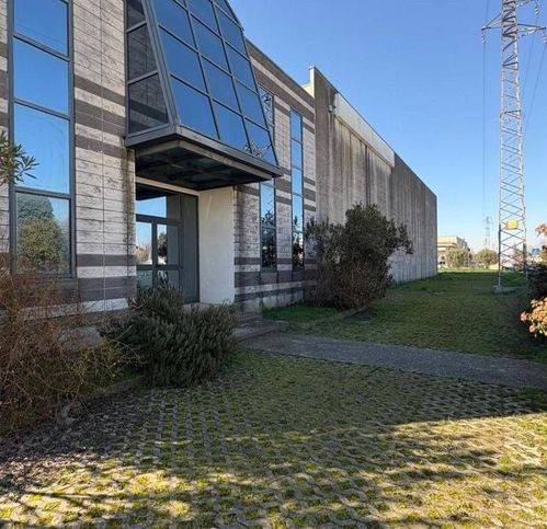 locale commerciale in vendita a Stanghella