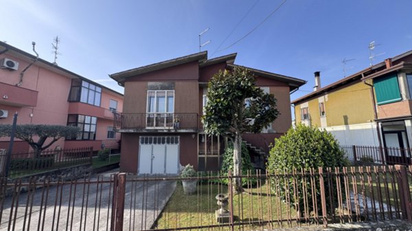 casa indipendente in vendita a Stanghella