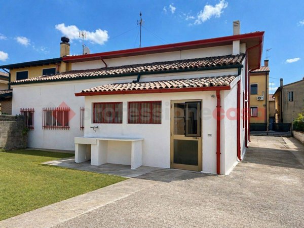 casa indipendente in vendita a Stanghella