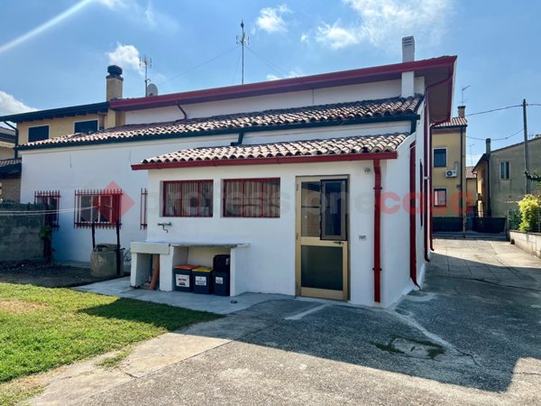 casa indipendente in vendita a Stanghella