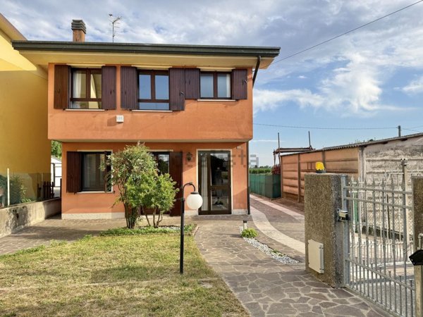 casa indipendente in vendita a Stanghella