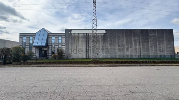 locale di sgombero in vendita a Stanghella