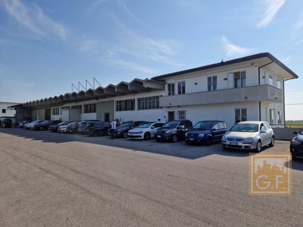 locale commerciale in vendita a Stanghella