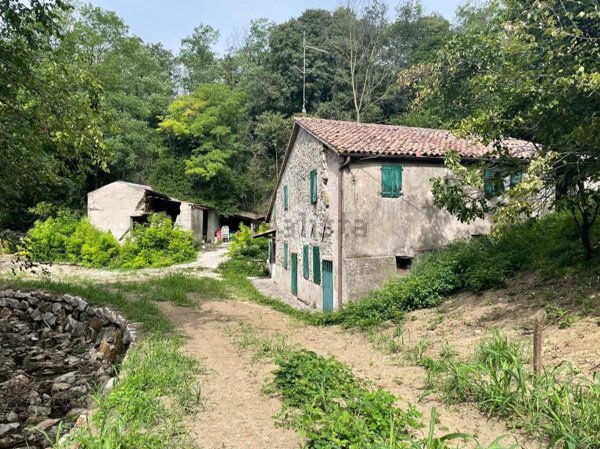 esavano in vendita a Teolo