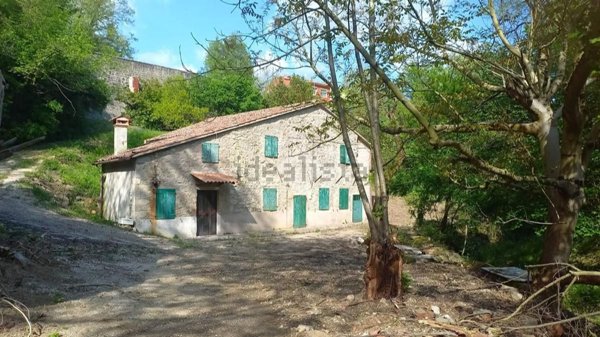 esavano in vendita a Teolo