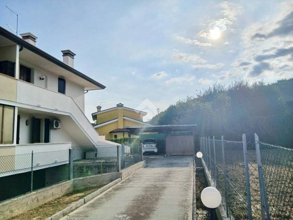 appartamento in vendita a Teolo in zona Bresseo