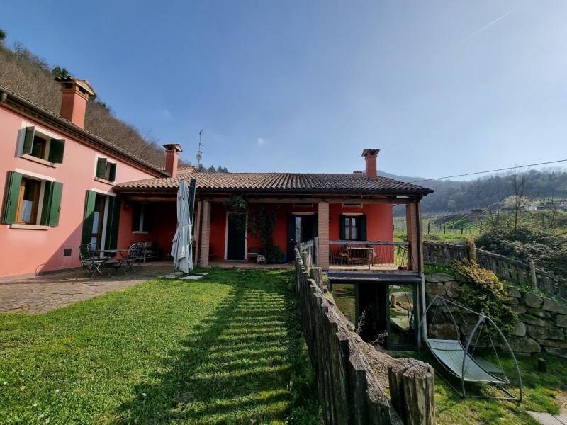 casa indipendente in vendita a Teolo in zona Castelnuovo
