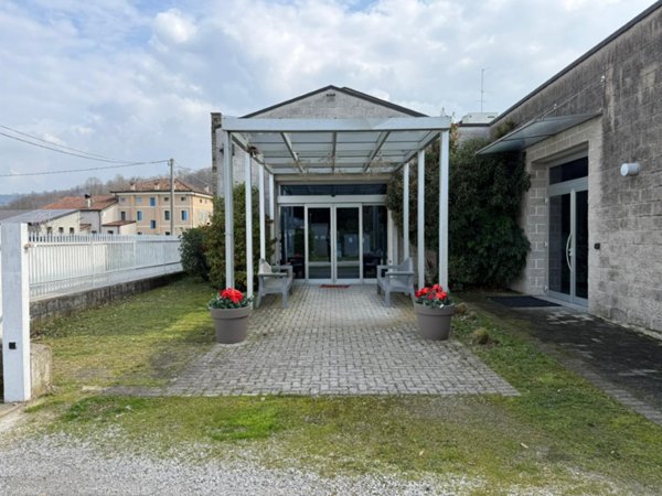 locale commerciale in vendita a Teolo in zona Villa