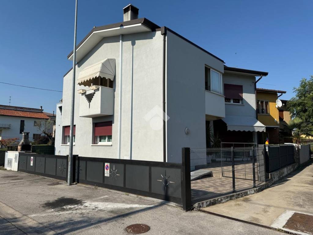 casa indipendente in vendita a Tombolo