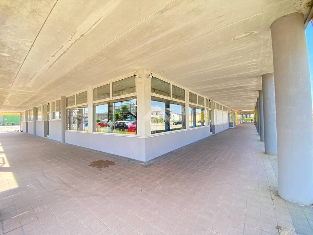 negozio in vendita a Tombolo