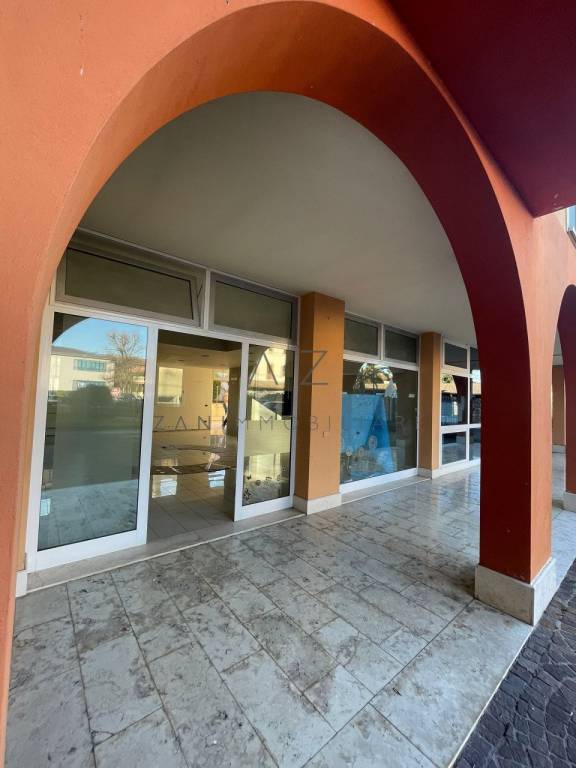 negozio in vendita a Tombolo