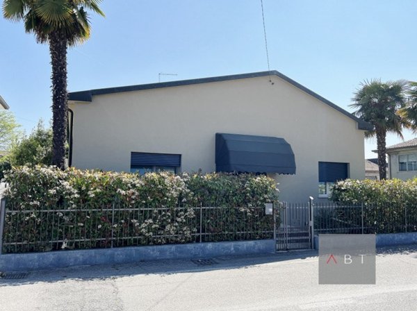 casa indipendente in vendita a Tombolo