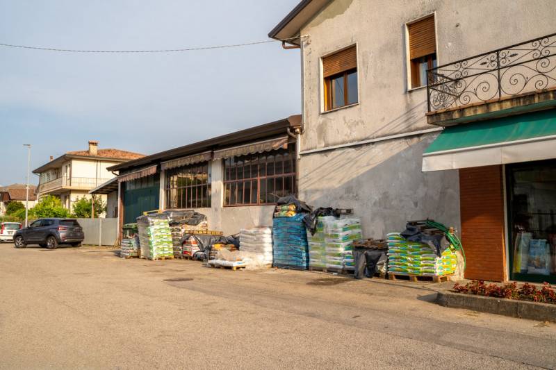 negozio in vendita a Torreglia