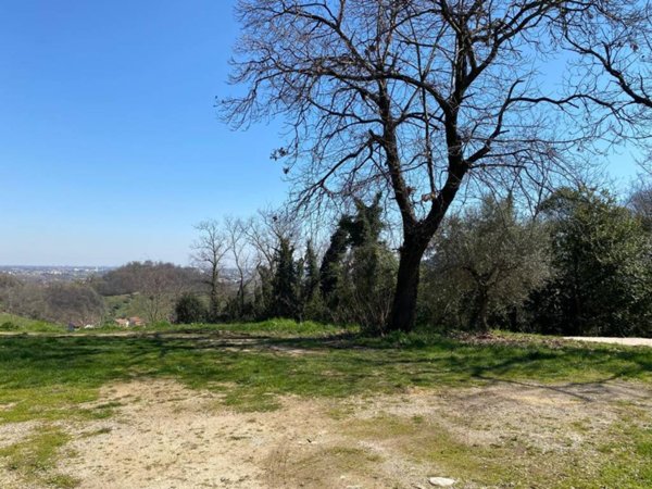 casa indipendente in vendita a Torreglia