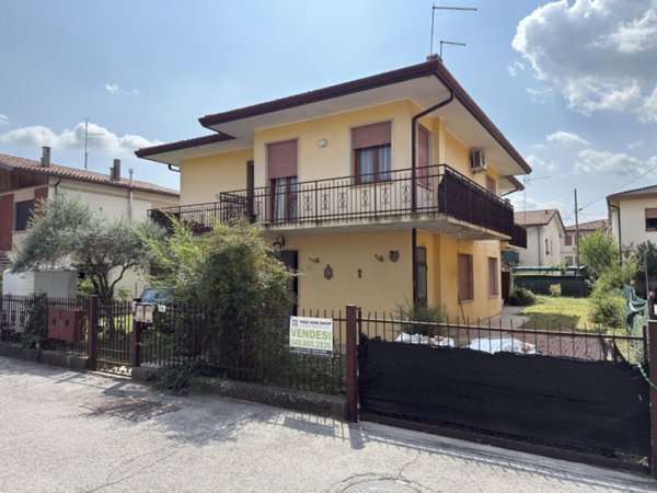 casa indipendente in vendita a Torreglia