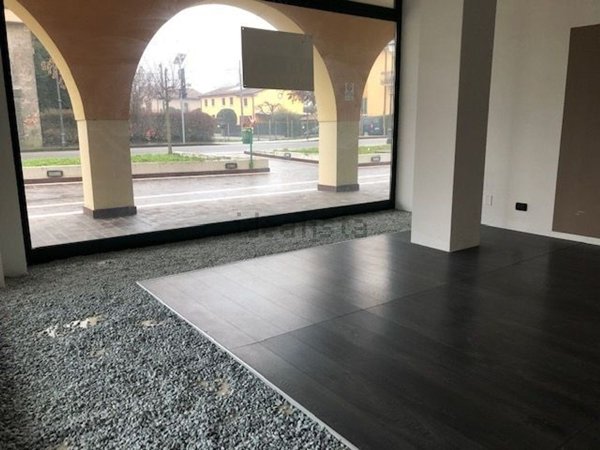 negozio in vendita a Torreglia