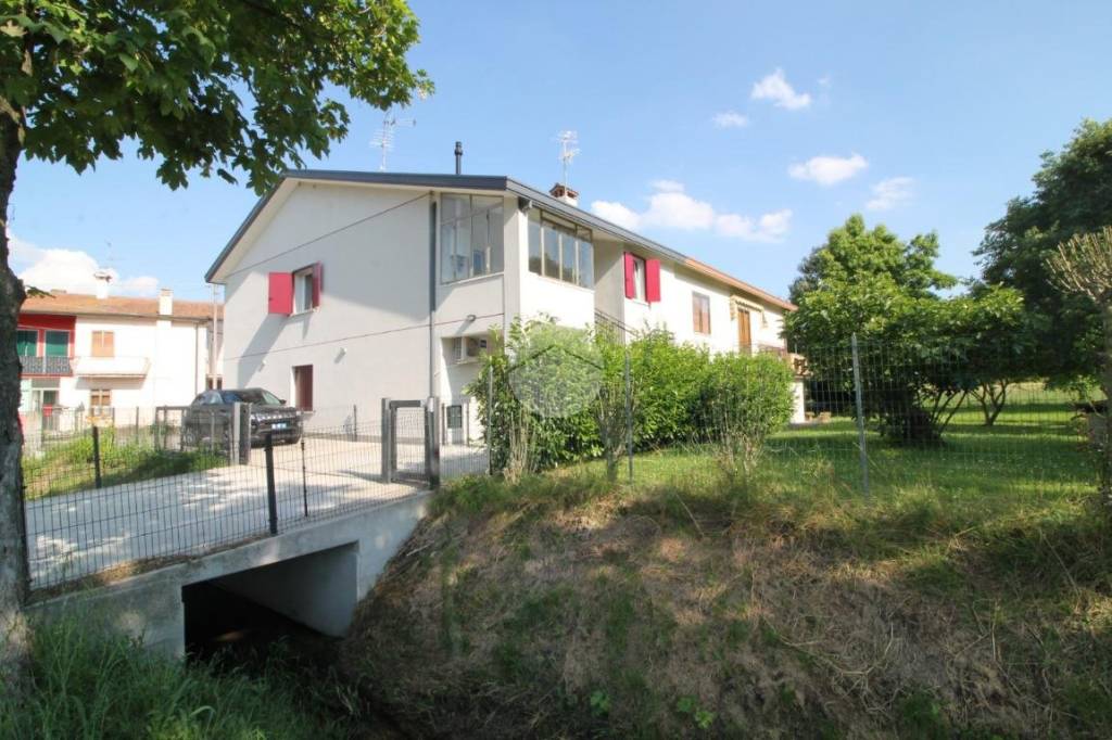 casa indipendente in vendita a Torreglia in zona Luvigliano