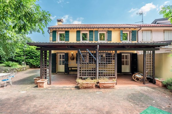 casa indipendente in vendita a Torreglia