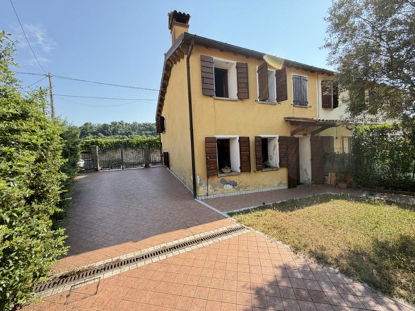 casa indipendente in vendita a Torreglia