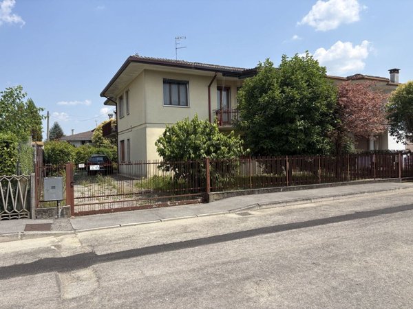 casa indipendente in vendita a Torreglia