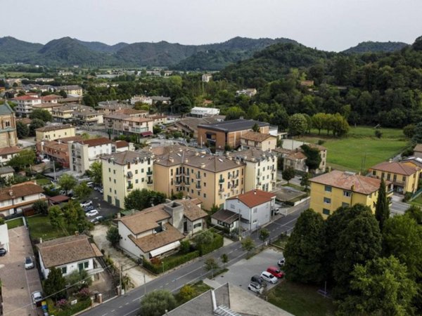 appartamento in vendita a Torreglia in zona Luvigliano